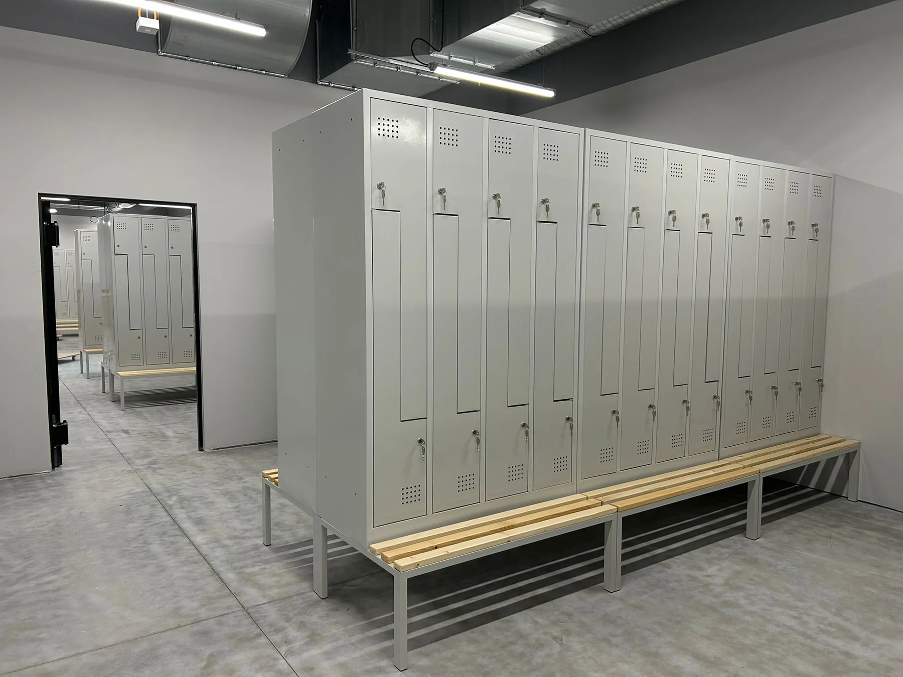 DZIEDZIC steel storage and locker installation